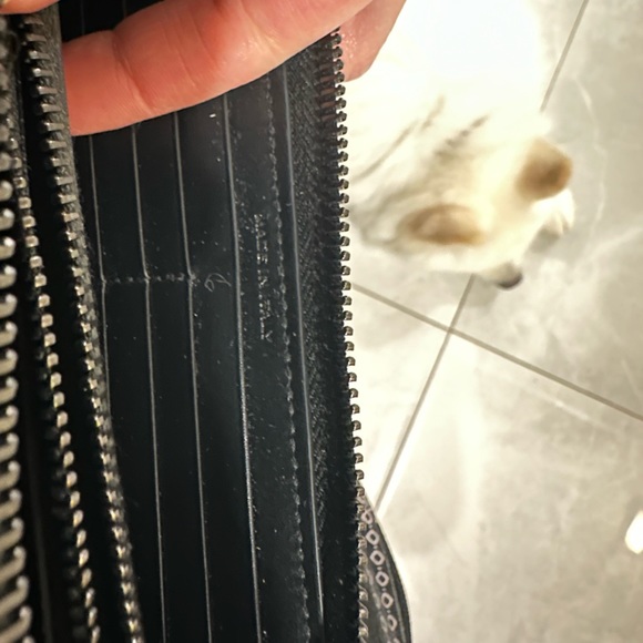 Authentic YSL zip wallet - Picture 7 of 16